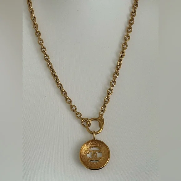 CHANEL CC Logo Sunburst necklace with box - Picture 6 of 9